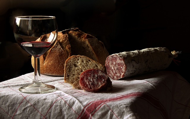 Raclette og vin: Hvordan du finder den perfekte vin til din racletteaften